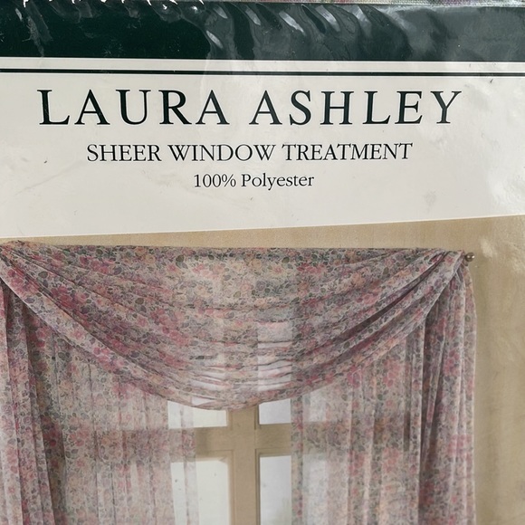 - Vintage Laura Ashley Blouson Valance and Sheer Rodpocket Panel Floral Set - Picture 6 of 8